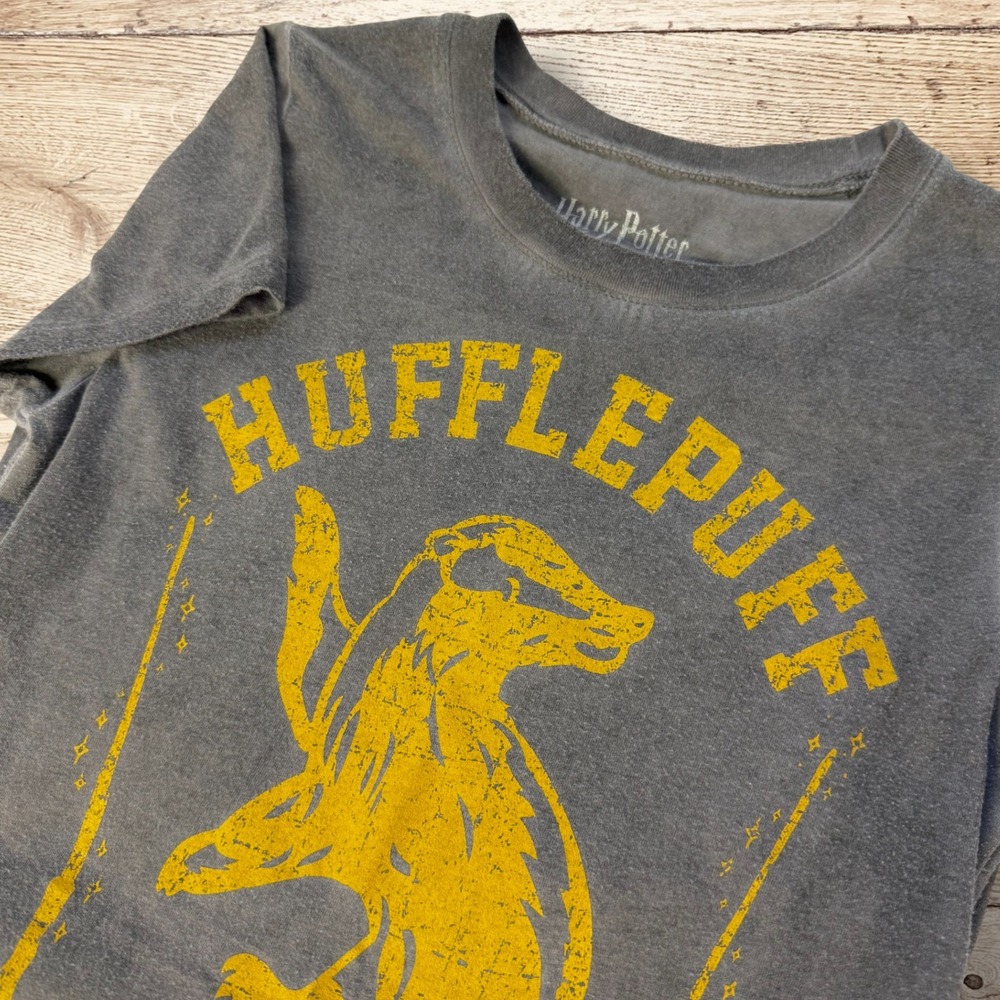 HARRY POTTER Hufflepuff Quidditch High-Low Graphic T‎ Shirt Womens Size S Gray